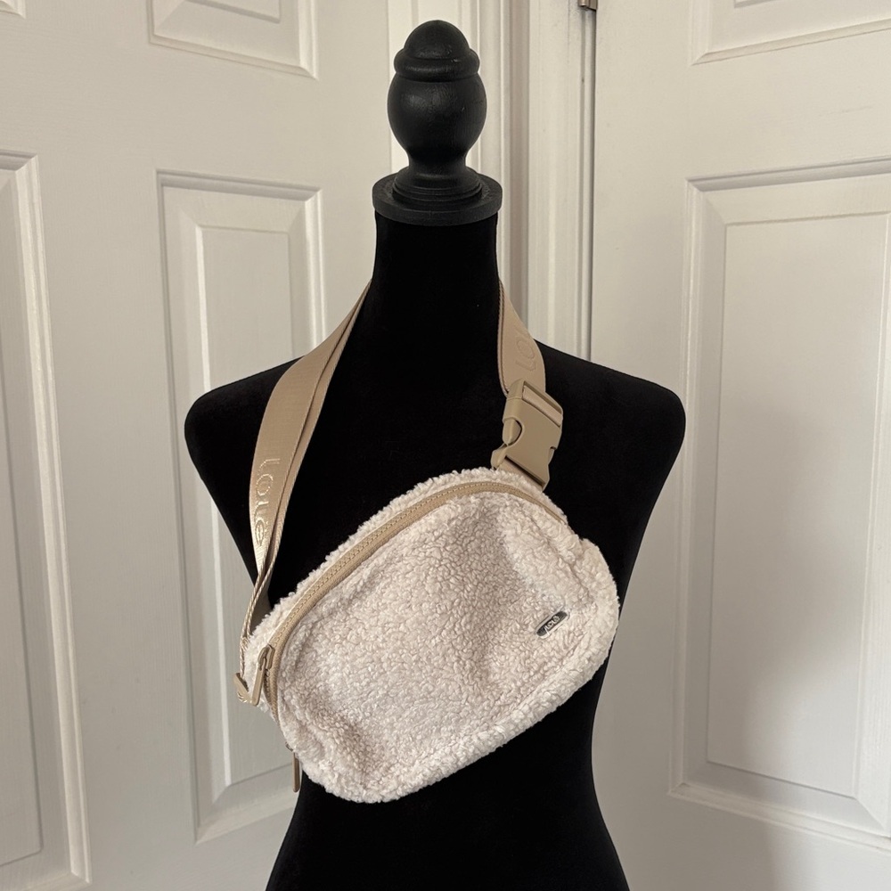 Lole NWOT Cream Sherpa Crossbody Bag